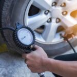 Tlak v pnevmatikah poleti mora biti v tem razponu: nikoli